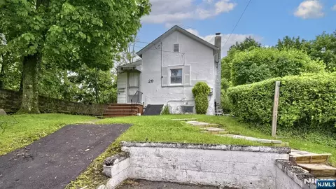 29 Oldham Rd, Wayne, NJ 07470 photo 1
