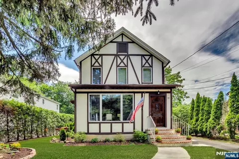 77 Myrtle Ave, Allendale, NJ 07401