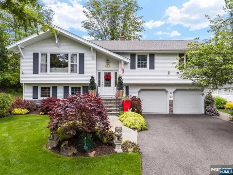 9 E Brook Dr, Paramus, NJ 07652 photo 1