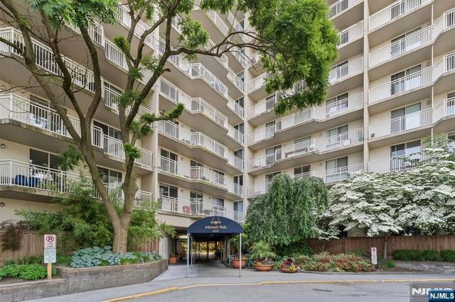 1055 River Rd #301, Edgewater, NJ 07020 | MLS# 25018068 | 24 Photos ...