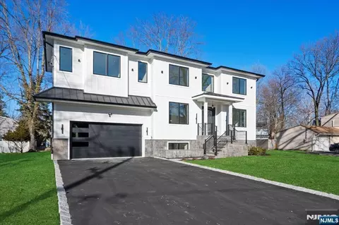 171 Brookfield Ave, Paramus, NJ 07652 photo 1