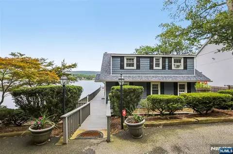 62 Board Rd, Hewitt, NJ 07421