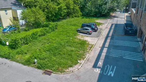 58 Morris St, East Orange, NJ 07017