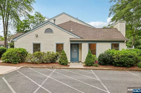 7 Eakens Ct, Mahwah, NJ 07430 photo 1