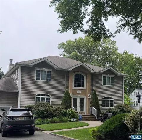 376 Willard Rd, Paramus, NJ 07652 photo 1
