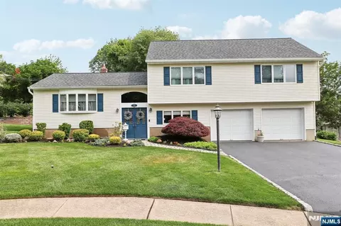 6 Kipp Ct, Wayne, NJ 07470 photo 1