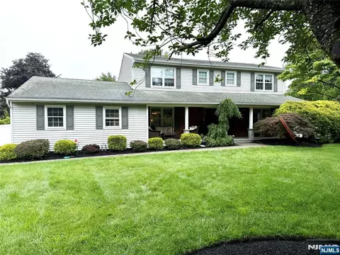 18 Marguerite Ln, Towaco, NJ 07082