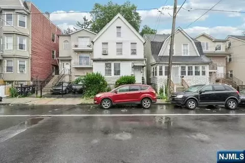 324 19th St, Newark, NJ 07103