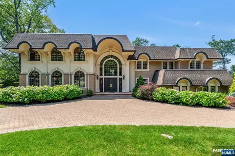 82 Jackson Dr, Cresskill, NJ 07626 photo 1