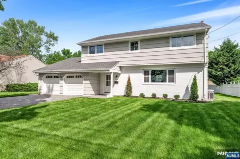246 Oakwood Dr, Paramus, NJ 07652 photo 1
