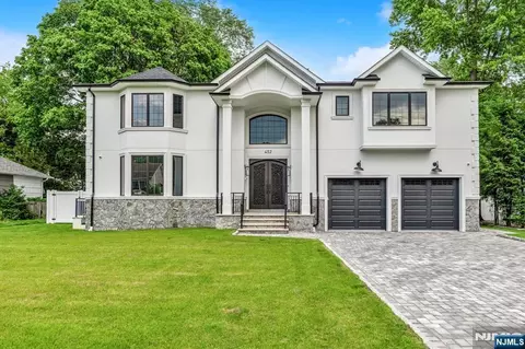 452 Oregon St, Paramus, NJ 07652 photo 1