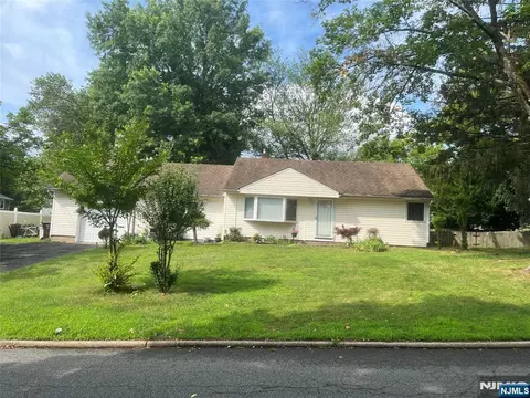 268 Robert St, Paramus, NJ 07652 photo 1