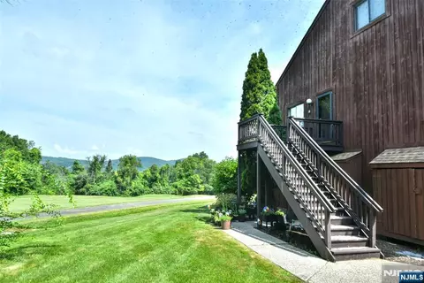 4 Acapulco Princess #8, Vernon, NJ 07462