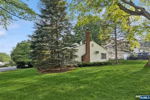 44 Knickerbocker Rd, Cresskill, NJ 07626 photo 1