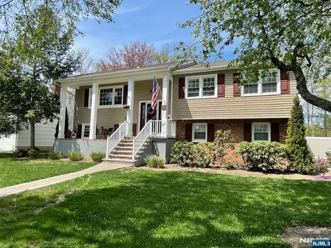21 Laurel Ct, Paramus, NJ 07652 photo 1