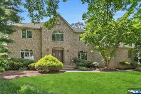 206 Paul Ct, Paramus, NJ 07652 photo 1