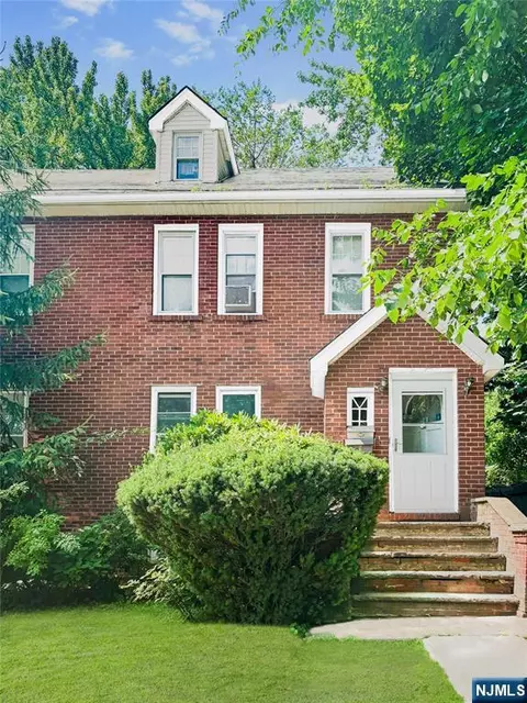 110 Fairview Ave, Teaneck, NJ 07666