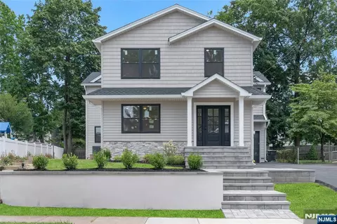 11 John Pl, Bergenfield, NJ 07621