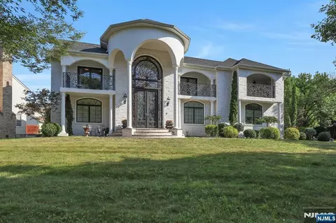 574 Mill Run, Paramus, NJ 07652 photo 1