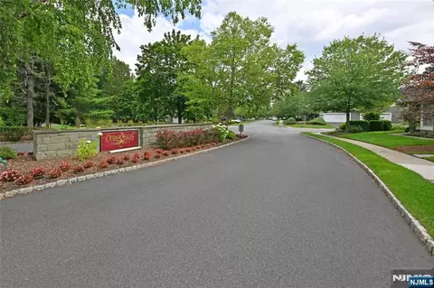 197 Brewster Rd, Wyckoff, NJ 07481