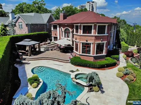 2 Euclid Rd, Fort Lee, NJ 07024