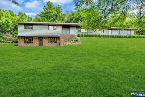 366 Saddle River Rd, Saddle River, NJ 07458 photo 1