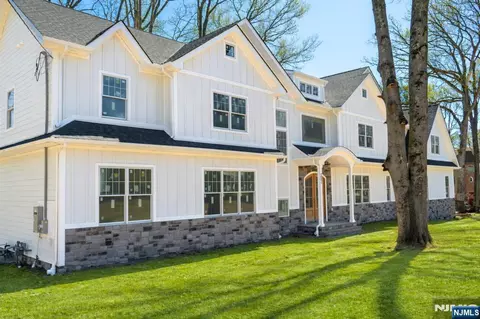263 Arbor Rd, Franklin Lakes, NJ 07417