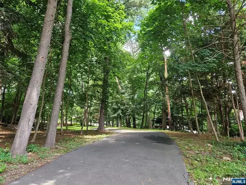 18 Locust Rd, Glen Rock, NJ 07452