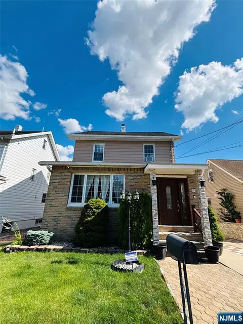 57 8th St, Clifton, NJ 07011