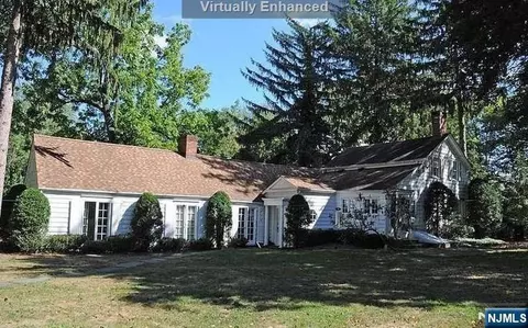 2 Chestnut Ridge Rd, Saddle River, NJ 07458