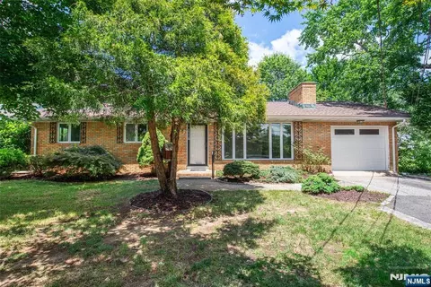 1087 Ratzer Rd, Wayne, NJ 07470 photo 1