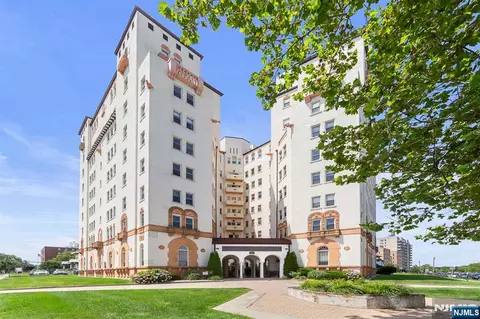 400 Deal Lake Dr #7H & 7G, Asbury Park, NJ 07712