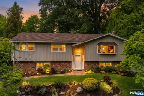 11 Michael St, Woodcliff Lake, NJ 07677