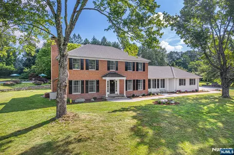 208 Willows Rd, Fredon, NJ 07860