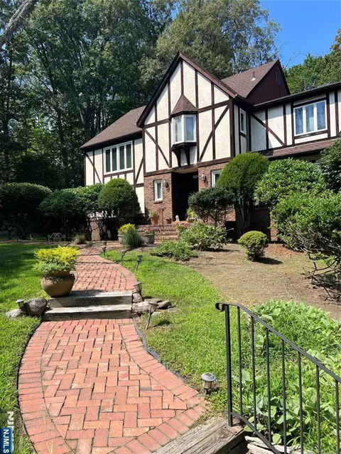 732 Mardinly Ave, Franklin Lakes, NJ 07417