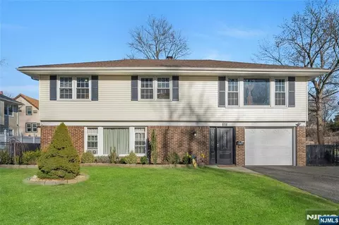 147 Pine Ave, New Milford, NJ 07646