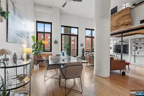 205 10th St #3G, Jersey City, NJ 07302