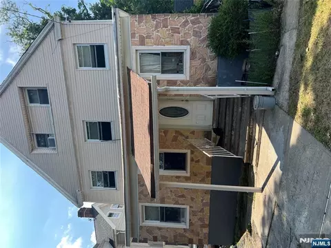 118-120 9th St, Newark, NJ 07107