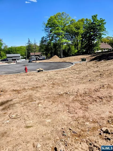 2 Everson Dr, Waldwick, NJ 07463 photo 6