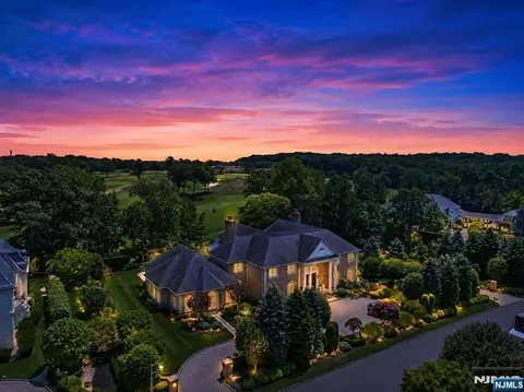 196 Vaccaro Dr, Cresskill, NJ 07626