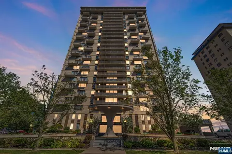 160 Overlook Ave #22F, Hackensack, NJ 07601 photo 1
