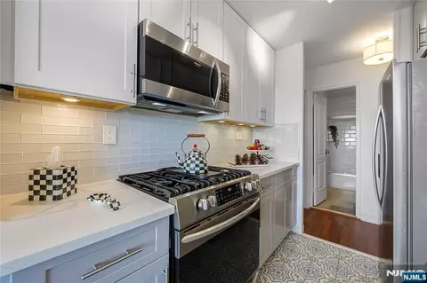 2077 Center Ave #19C, Fort Lee, NJ 07024