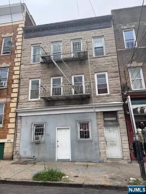 575 6th St, Newark, NJ 07107