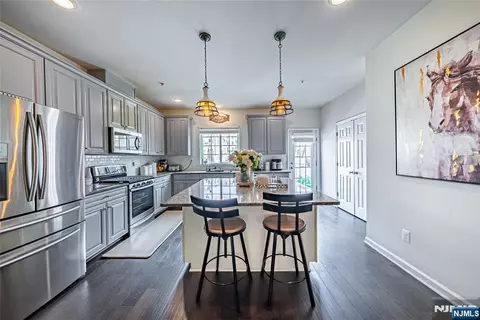 68 Wesmont Dr #3803, Wood Ridge, NJ 07075