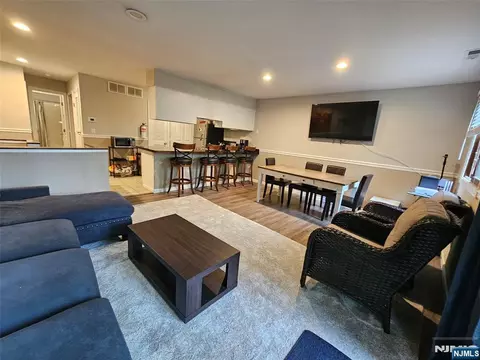1 Davos Dr #1, Vernon, NJ 07462