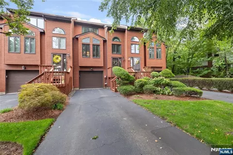 27 Sampson St #2, Saddle Brook, NJ 07663