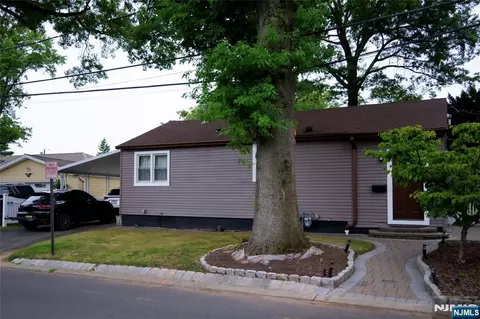 33 Garrabrant Rd, Clifton, NJ 07013