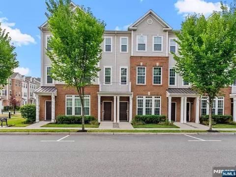82 Wesmont Dr, Wood Ridge, NJ 07075