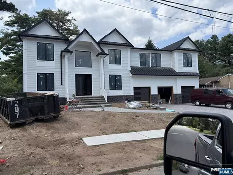 677 Cambridge Rd, Paramus, NJ 07652 photo 1
