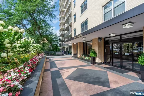 6600 Boulevard E #11E, West New York, NJ 07093